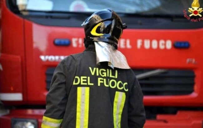 Salerno: allarme bomba in pieno centro, chiusa via Santissimi Martiri