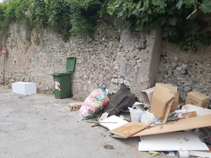 Cava, a Sant’Arcangelo continua il fenomeno dell’abbandono di rifiuti