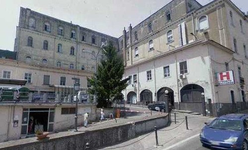 Baby gang in azione nelle piazze di Cava, Salsano all’ospedale per una frattura