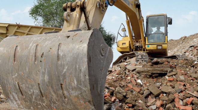 Cava de’ Tirreni, ripartono le demolizioni: 50 case abusive nel mirino della Procura
