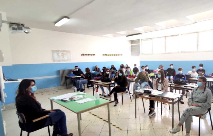 Cava, l’IIS “Della Corte-Vanvitelli” apre la scuola con la didattica in presenza