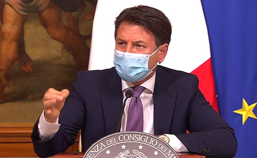 Conte vuole ancora aspettare, ma il governo prepara un lockdown “morbido”