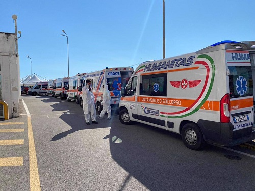 Escalation contagi, è allarme in Campania: “Ospedali e medici sono allo stremo”