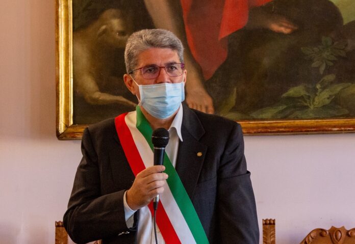 Cava, il sindaco Servalli si difende dagli attacchi dell’opposizione sulla modifica del Regolamento