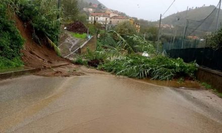Cava de’ Tirreni, smottamento del terreno per le forti piogge a San Martino