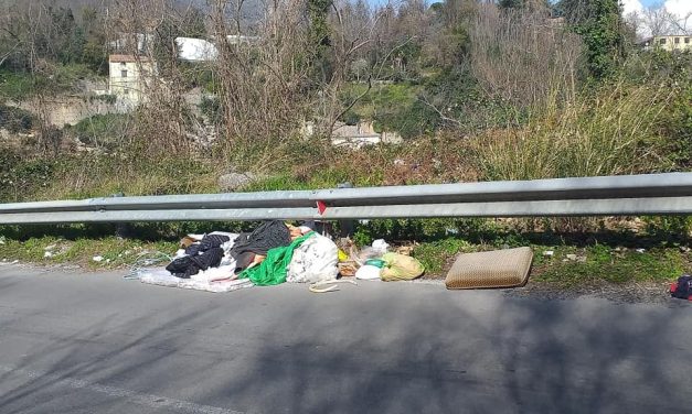 Scempio abbandono rifiuti sulla SP 75 Avvocatella – la Provincia di Salerno e gli enti locali diano una risposta immediata