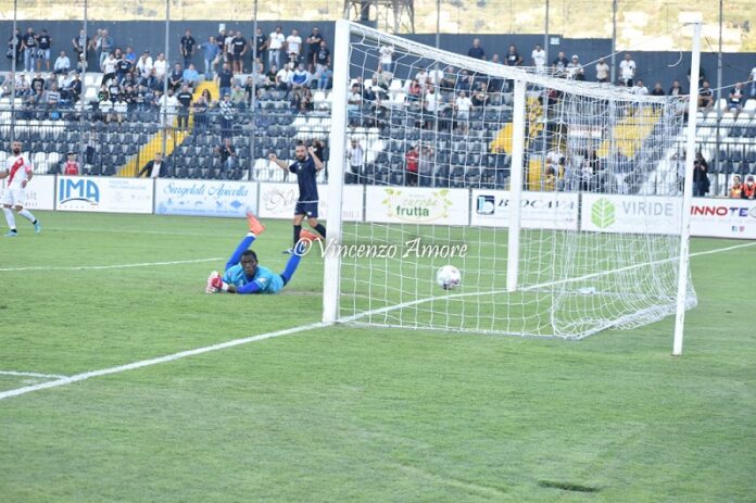 Cava de’ Tirreni, 2-1 in rimonta: la Cavese batte il Molfetta e si porta in testa alla classifica￼