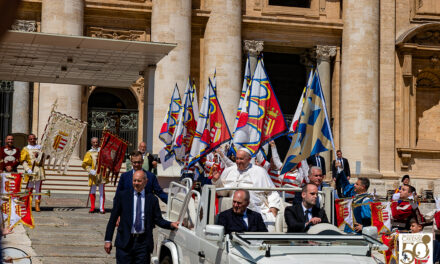 Gli Sbandieratori Cavensi ricevuti da Papa Francesco