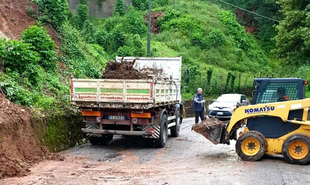 Cava de’ Tirreni, smottamento a via Orilia a causa delle piogge
