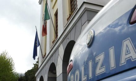 Cava de’ Tirreni, grave episodio di violenza stamani a Palazzo di Città: una donna aggredisce un’assistente sociale